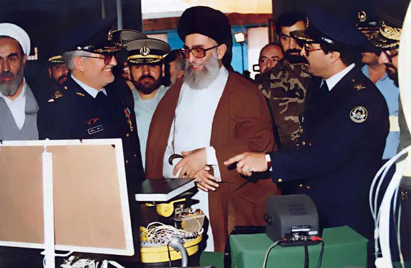 تصاویر شهید سرلشگر منصور ستاری در کنار رهبر انقلاب