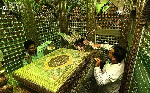 غبارروبی حرم مطهر حضرت شاهچراغ (ع) + تصاویر