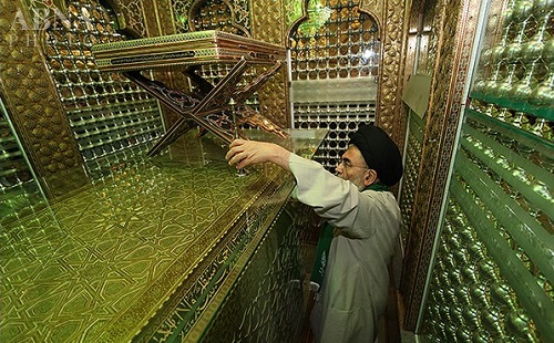 غبارروبی حرم مطهر حضرت شاهچراغ (ع) + تصاویر