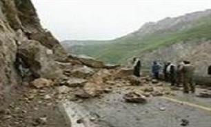 ریزش کوه در محور هراز / 2  تن کشته و زخمی شدند