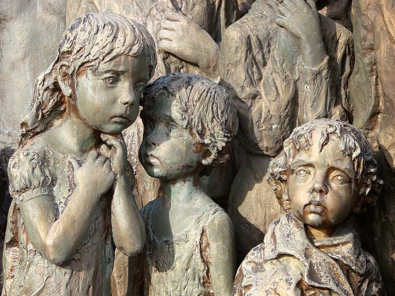 تندیس کودکان قربانی جنگ جهانی دوم + تصاویر