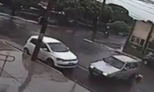 بروز حادثه بر اثر لغزندگی جاده + فیلم