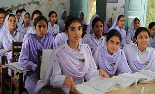 جنگ افراطیون علیه مدارس و تحصیل