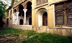 عمارت مشیر دیوان  بنایی به جا مانده  از دوره قاجاریه////گزارش مکتوب/ویژه عید با ارسال چند عکس لطفا روی عکسها کار شود.