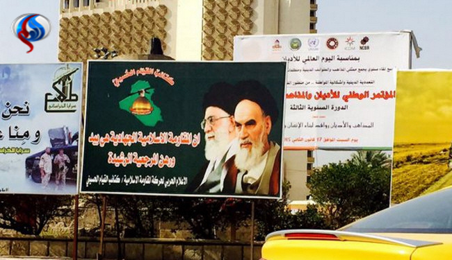 نصب تصویر امام راحل و مقام معظم رهبری در میدان فردوس بغداد +عکس