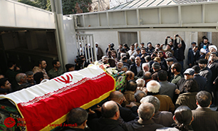 تشییع پیکر مرحوم "صادق طباطبایی" از مقابل حسینیه جماران + فیلم
