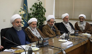 دولت به اقتصاد مقاومتی ملتزم است/ به دنبال بهبود زندگی مردم در کنار ارتقای ارزشهای معنوی هستیم /تخریب و توهین از مصادیق منکر است
