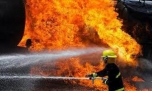 آتش سوزی در پارکینگ ساختمان مسکونی /دو دستگاه خودرو طعمه حریق شدند