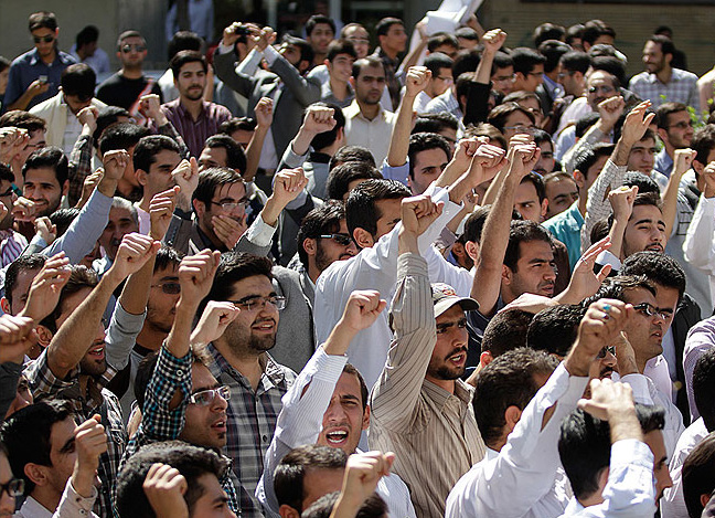تجمع اعتراض‌آمیر دانشجویان در واکنش به حضور خاتمی در دانشگاه شهید بهشتی