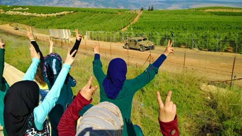 مقابله کودکان جنوب لبنان با گشتی رژیم صهیونیستی+تصویر