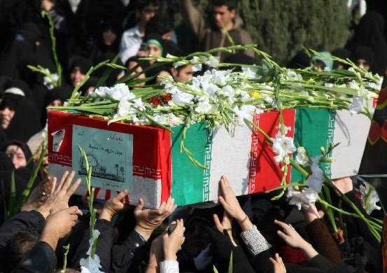 بهر‌ه‌کشی سیاسی حامیان فتنه از مراسم تدفین شهدا در واحد شهر ری