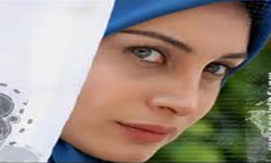 غريبه‌اي در زورق از راه مي رسد