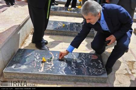 ادای احترام معاون رییس جمهوری به مقام شامخ شهدای کردستان