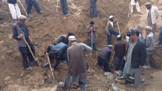 زنی پس از هشت روز زنده از زیر آوار بیرون کشیده شد