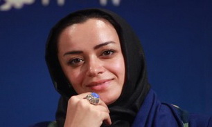 روز پدر را به رهبر عظیم الشان کشورم تبریک می گویم / در صفحه های اجتماعی مرا تهدید کردند
