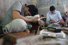 اعتکاف فرصت بریدن از خلق و نزدیک‌شدن به حق