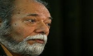 باید تئاتر را ایرانی کنیم
