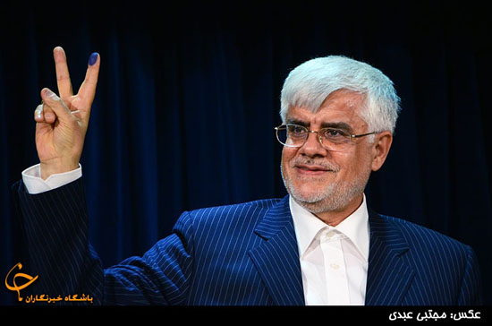 عارف در جمع اصلاح‌طلبان تبریز سخنرانی می‌کند