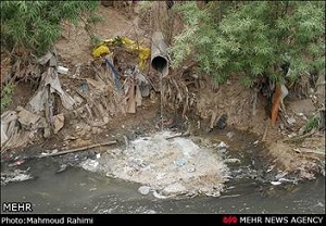 آلودگی در نوار ساحلی شهر بندرعباس/ کشند قرمز در کمین