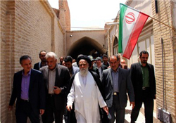 بازدید نماینده ولی‌فقیه در استان و امام جمعه کرمان از روند اجرای بهسازی بازار کرمان