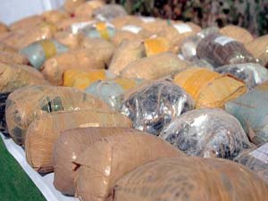 کشف 2 تن تریاک در جاده بندرلنگه