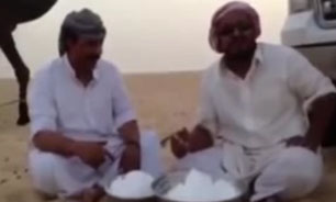 دو شهروند عربستانی وزیر بهداشت این کشور را مسخره کردند + فیلم