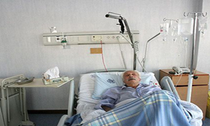 چشمان "جمشید مشایخی" زیر تیغ جراحی "وزیر بهداشت"