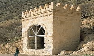 طاق گرا در کجا قرار دارد؟
