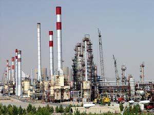 اهدا تندیس طلائی تضمین کیفیت و خدمات آزمایشگاهی به پالایشگاه نفت بندرعباس