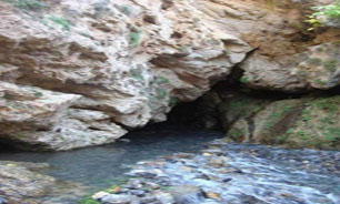 خودنمایی آبشار کم نظیر "ارتکند" در میان صخره های ستبر+تصاویر