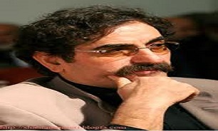 شهرام ناظری درفش کاویانی به پا می‌کند