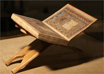 اهدای 5 نسخه خطی قرآن با قدمت بیش از 150 سال به میراث فرهنگی