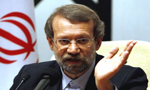 لاریجانی در منزل برادران "شهید سلطانی" حضور یافت