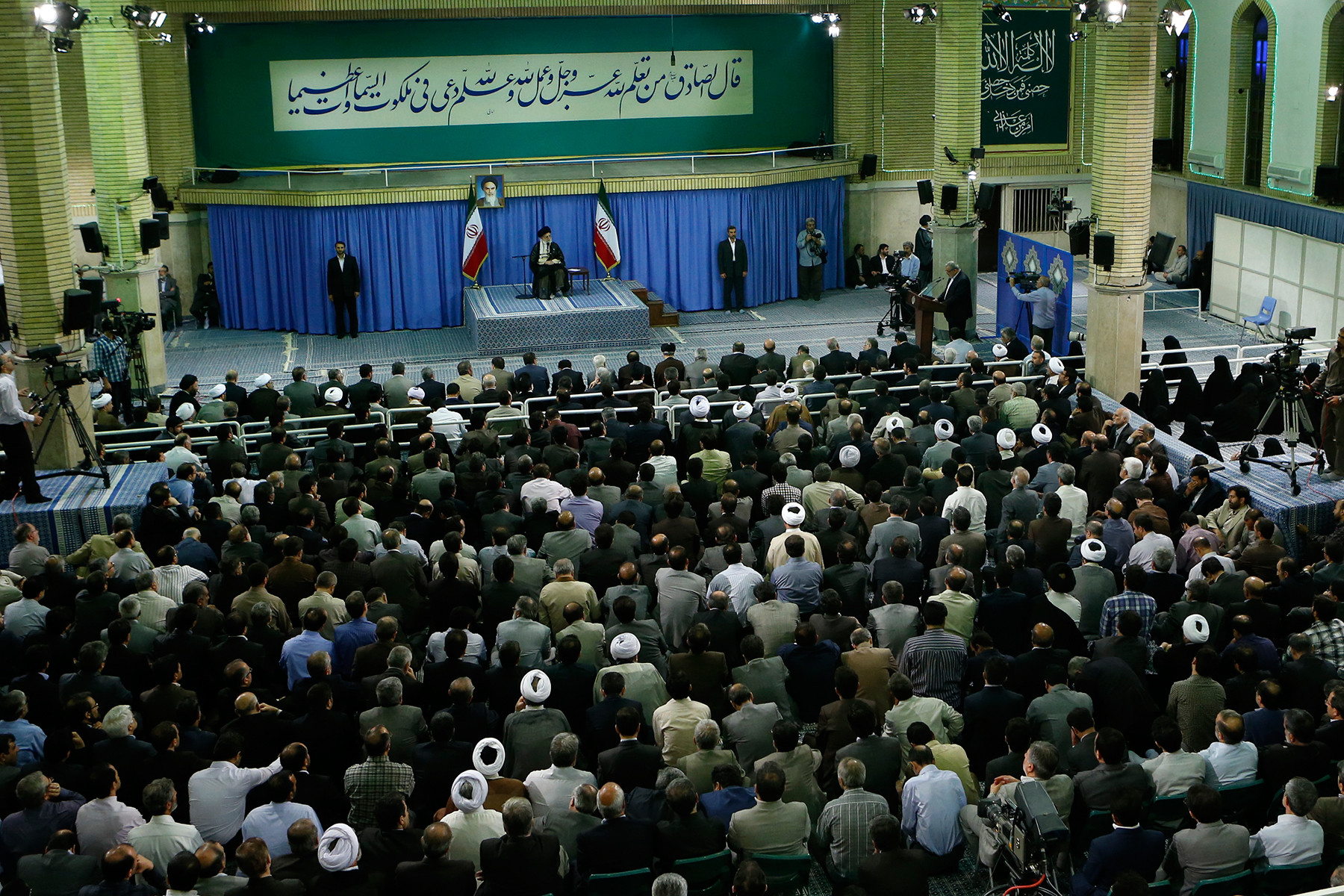 لزوم تحول در علوم انسانی بر اساس جهان بینی الهی/نهضت علمی کشور نباید متوقف شود