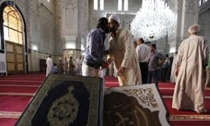صدقه دادن مسلمان انگلستان در ماه رمضان