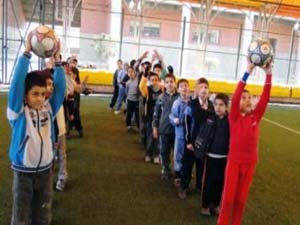 اعزام ۲۲۱ نفر از دانش آموزان هرمزگانی به مسابقات ورزشی آموزشگاههای کشور