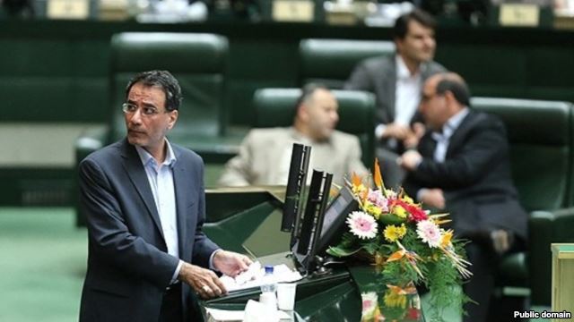 فرجی‌دانا تعهداتش به نمایندگان را فراموش کرده/می‌خواهند فضای دانشگاه‌ را به دوم خرداد برگردانند