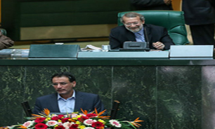 تاکید رهبر معظم انقلاب بر فعالیت سالم سیاسی در دانشگاه‌ها/وزیر علوم از شیوه اعتدال دور شده است