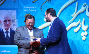 مدافعان و نگاهبانان زبان فارسی شاعران بودند