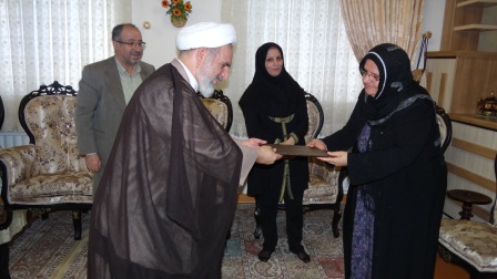 تقدیر از خانواده شهدای رمضان درکردستان