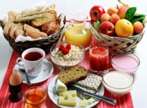 اهمیت خوردن شیر و لبنیات در وعده های سحر و افطار