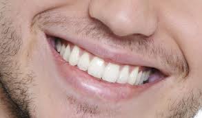 با این خوراکی های سیاه دندان هایتان را سفید کنید