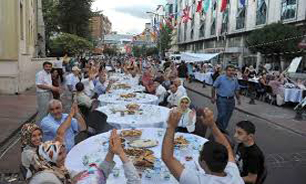 چراغانی مساجد و خیابان‌ها در ترکیه در ماه رمضان