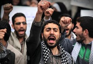 تحویل نامه اعتراضی کمیته دانشجویی حمایت از مردم غزه به سفارتخانه های کشور های اسلامی+متن نامه