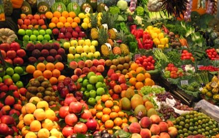 محصولات در میادین میوه و تره بار شهرداری تهران 37 تا 40 درصد پایین تر از سایر مراکز عرضه کننده در سطح شهر است
