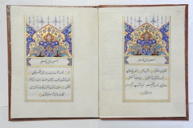 اهدای 32 نسخه خطی و تابلوی قرآنی نفیس به کتابخانه آستان‌قدس‌رضوی