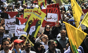 خبرگزاری فرانسه: ایرانیان بار دیگر شعار "مرگ بر اسرائیل " و " مرگ بر آمریکا " سر دادند