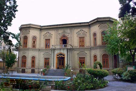 موزه ای با آثار کشف شده از معبد چغازنبیل + تصاویر