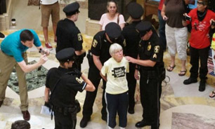 پليس آمريکا 50 معترض به جنايتهای رژيم صهيونيستي را بازداشت کرد