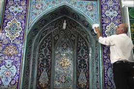 عطرافشانی  بقاع متبرکه قم به مناسبت روز بزرگداشت امامزادگان